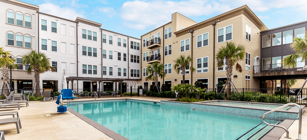 Villas on the Strand apartments offer a swimming pool