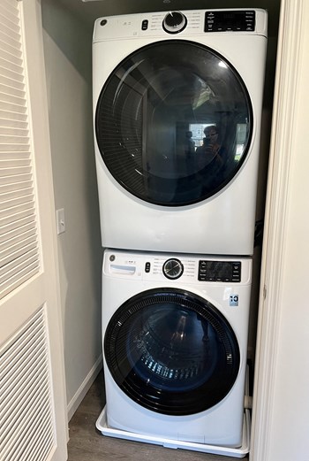 Stacked Washer and Dryer room-Preservation Square - Photo Gallery 6