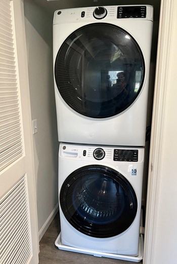 Stacked Washer and Dryer Stacked Washer and Dryer room-Preservation Square - Photo Gallery 6