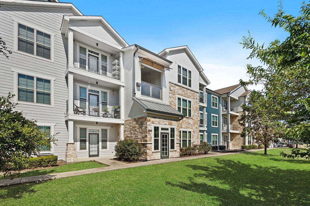 the preserve at ballantyne commons apartment exterior