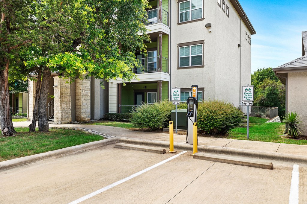 a parking meter in front of an apartment building