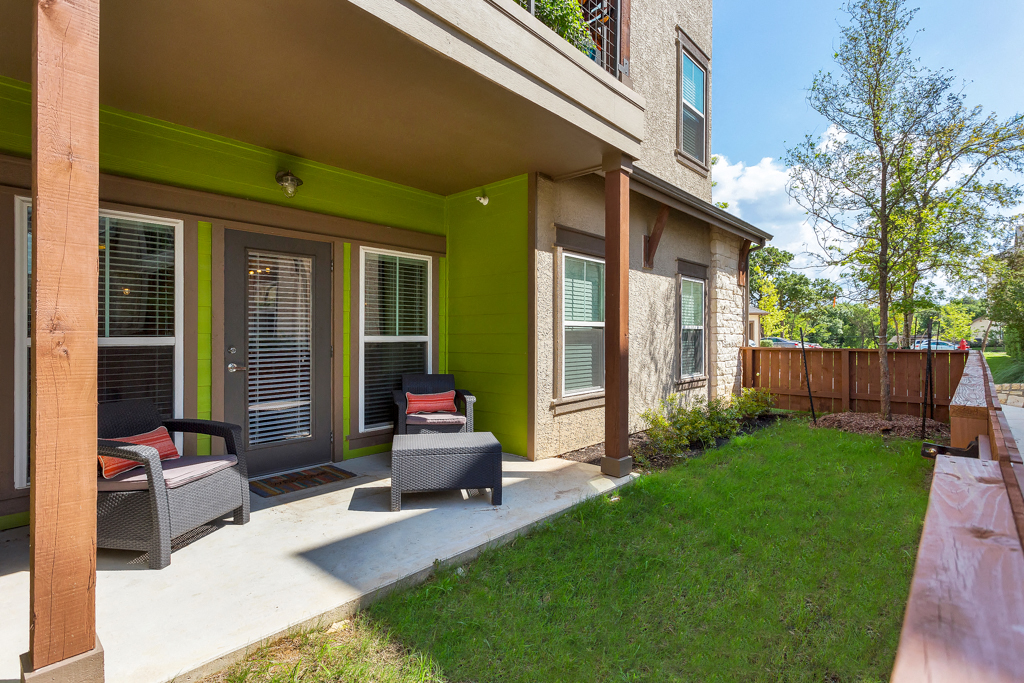 Fenced-in Pet Yards Available!