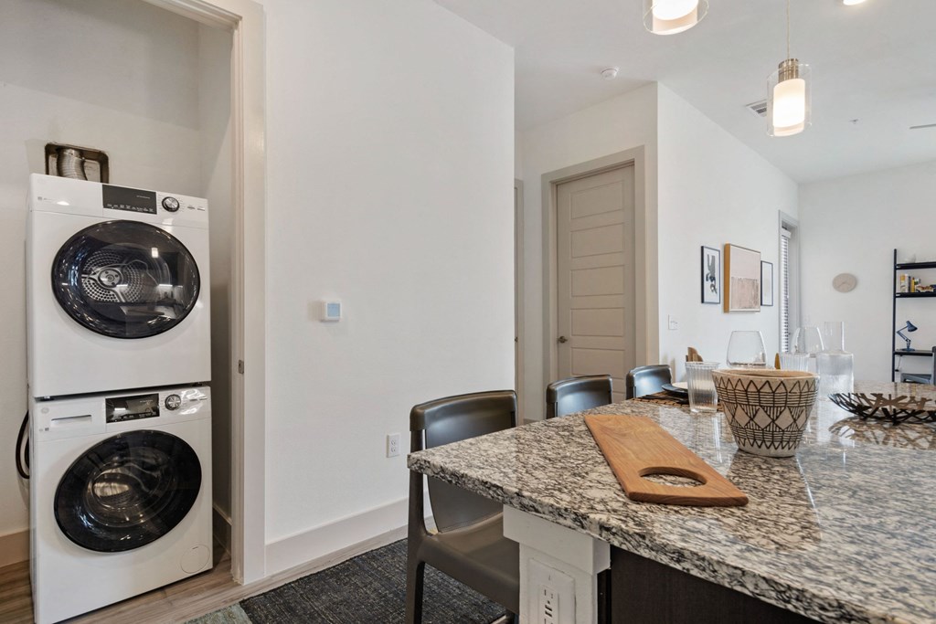 Washer/Dryer Included