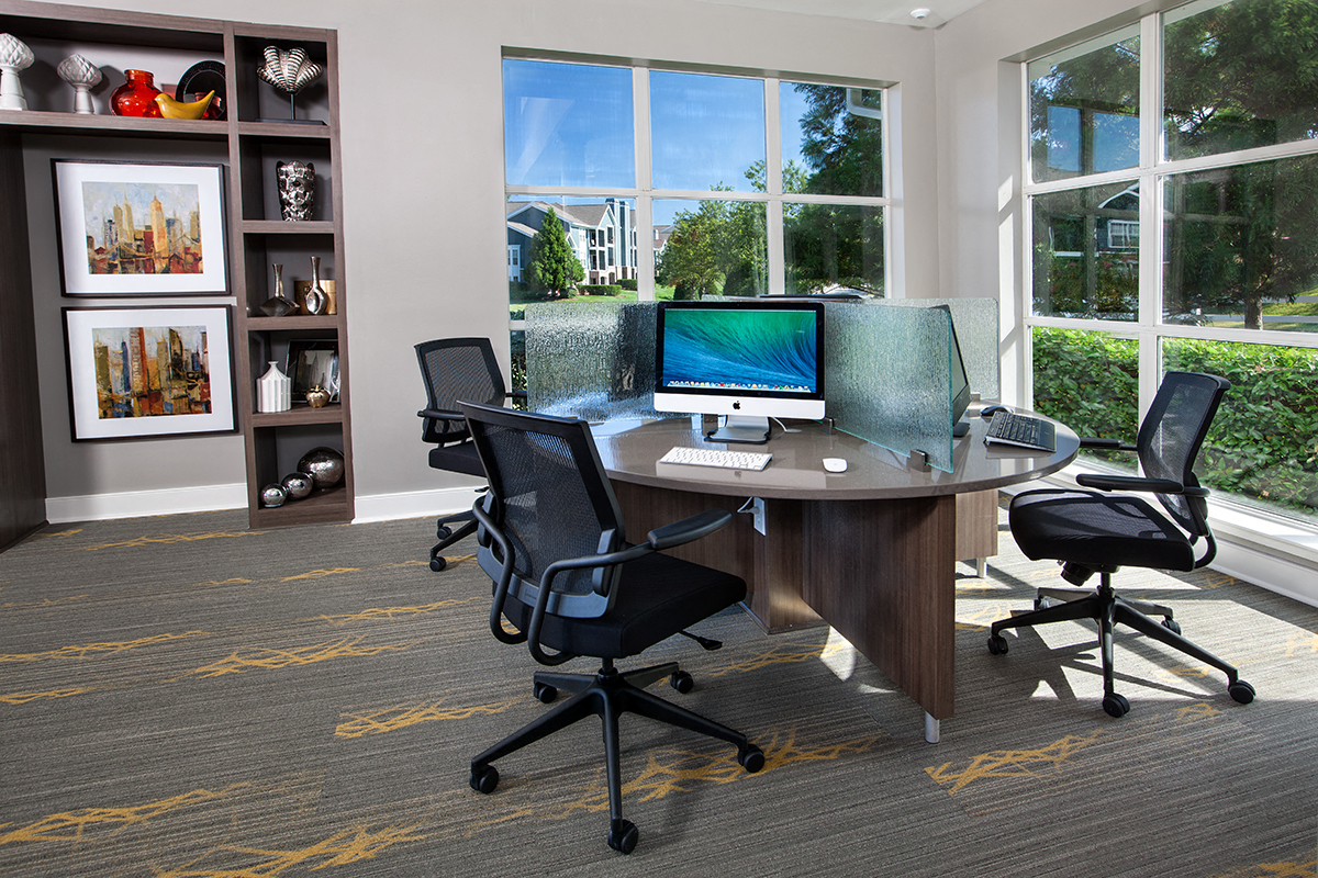 24-Hour Business Center with Computers and Wireless Printing