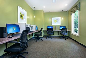 24- Hour Business Center with Computers and Wireless Printing