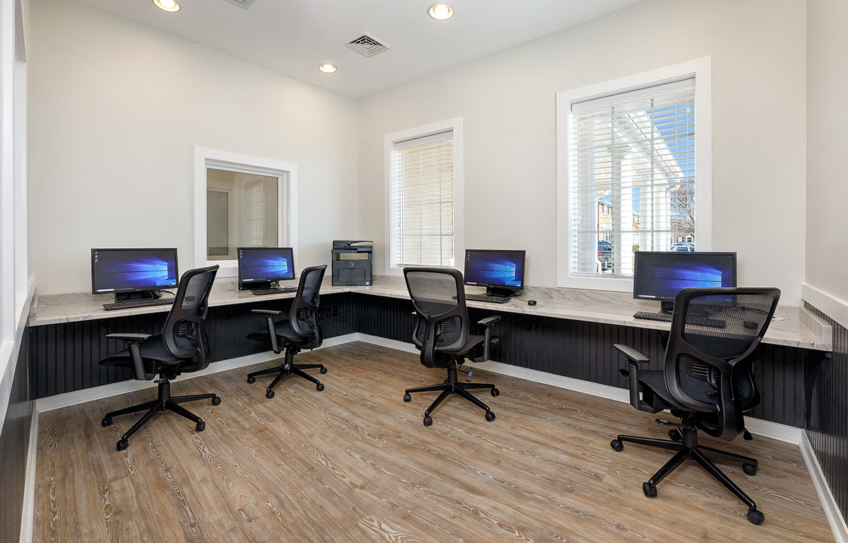 24-Hour Business Center with Computers and Wireless Printing