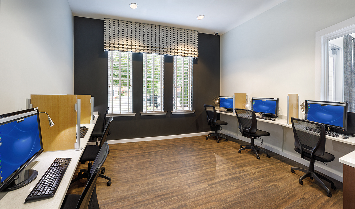 24-Hour Business Center with Computers and Wireless Printing