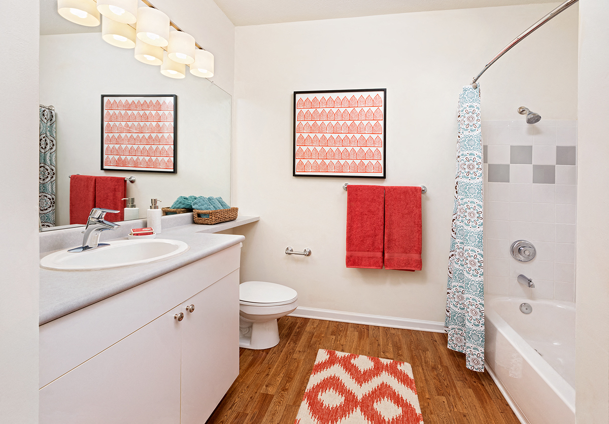 Sweetbriar Model Bath