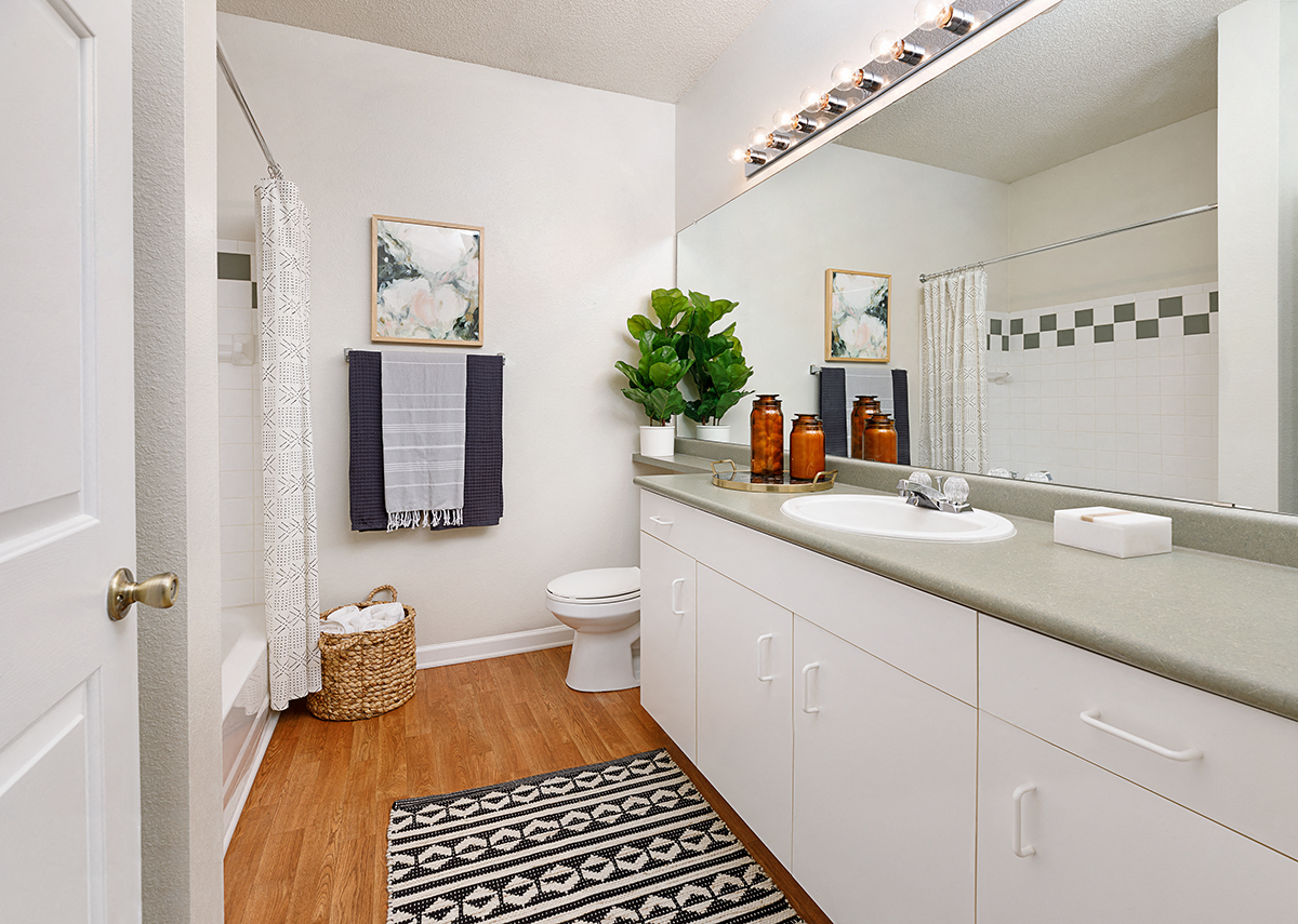 Windcrest Model Bath 2