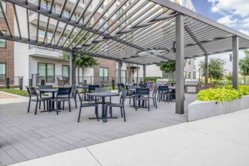 Courtyard Grilling and Picnic Area with Swings