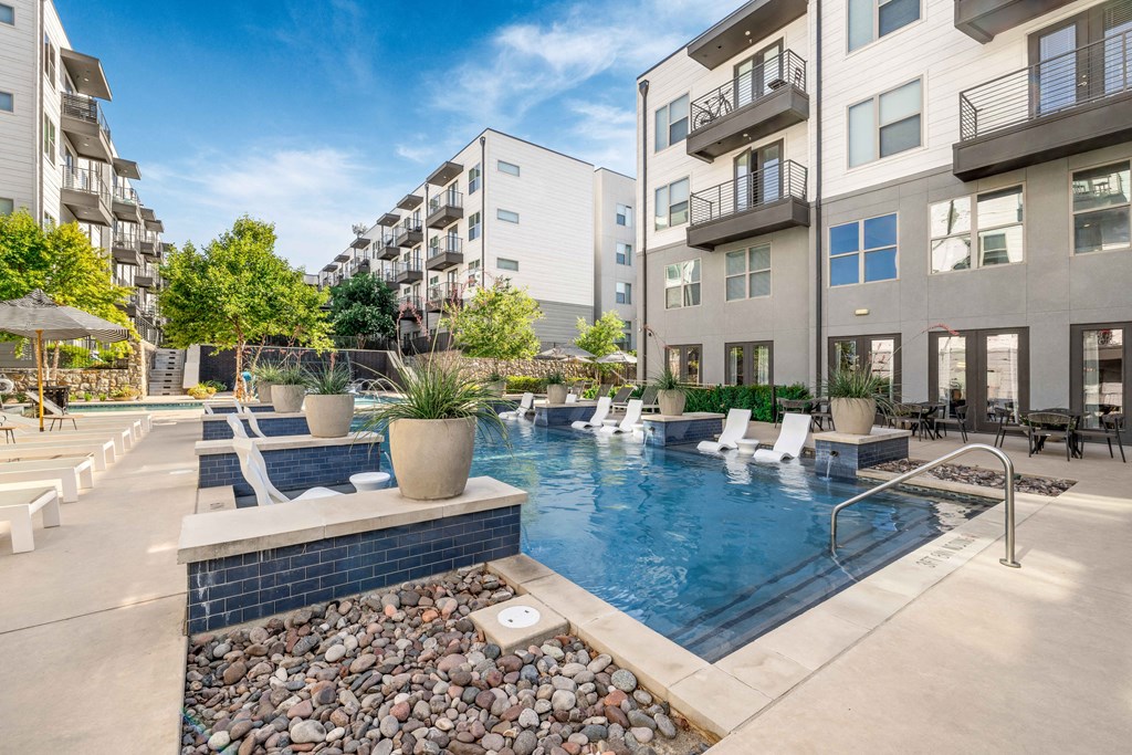 a swimming pool in between two apartment buildings