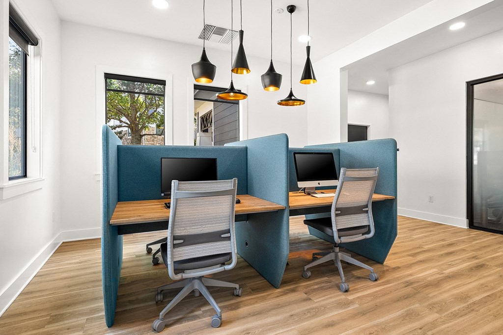 24-Hour Business Center with Computers and Wireless Printing