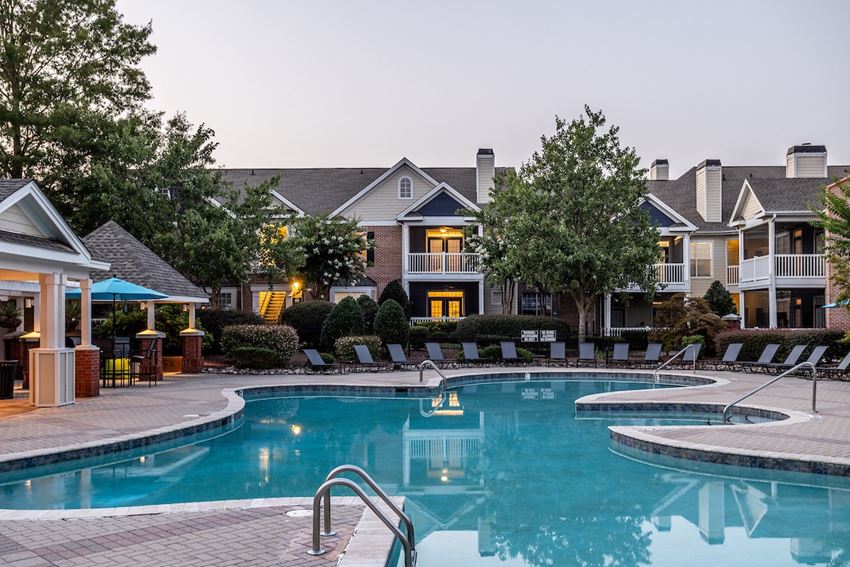 take a dip in our resort style swimming pool - Photo Gallery 1