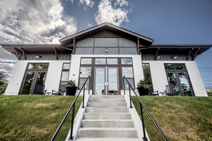 Bexley Donelson Clubhouse Clubhouse