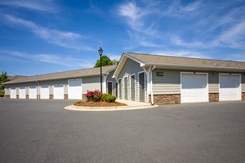 Detached Garages and Storage Units Available