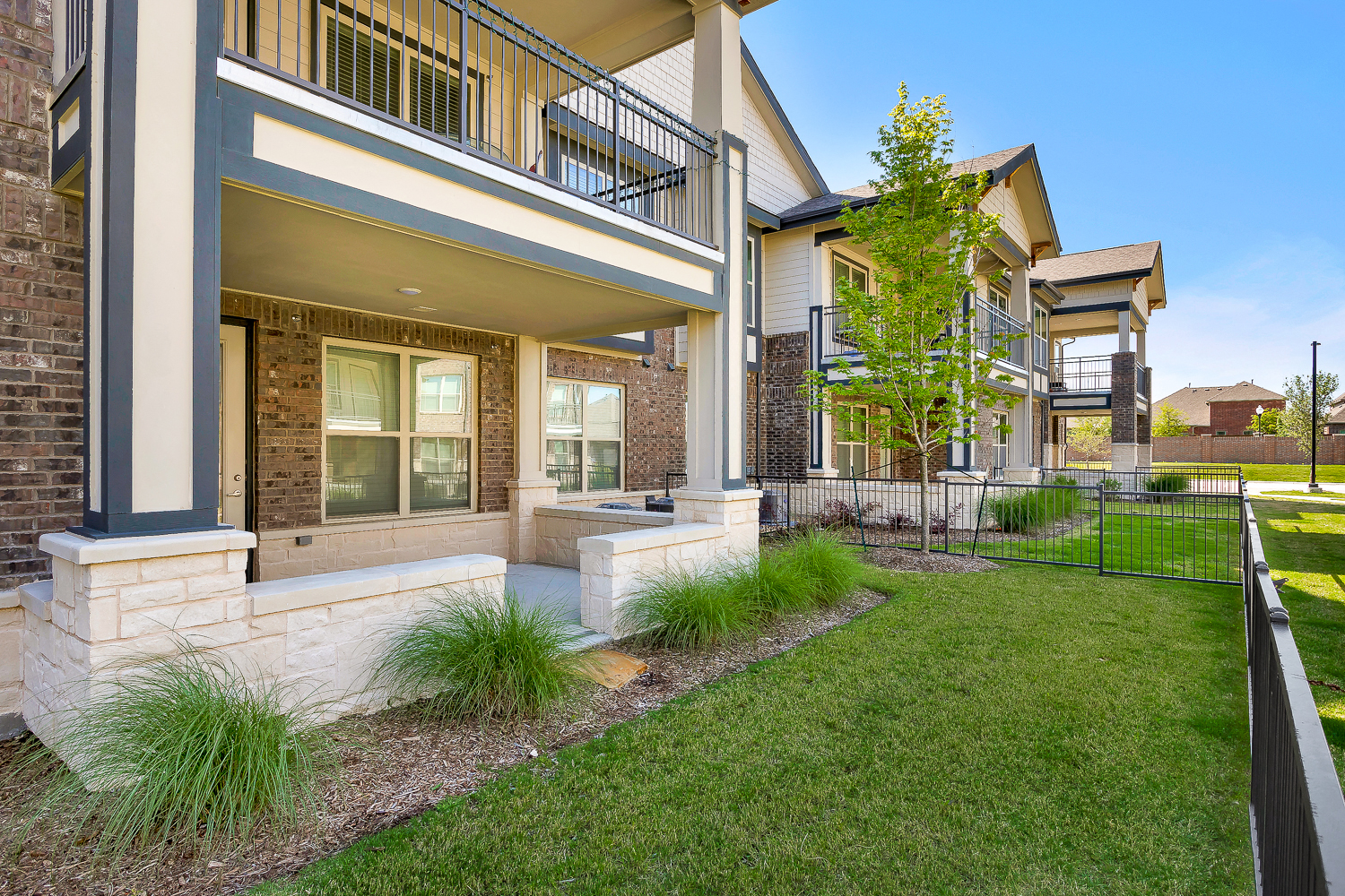 the preserve at ballantyne commons townhomes with grass