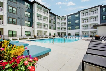 Resort-style Pool - Photo Gallery 4