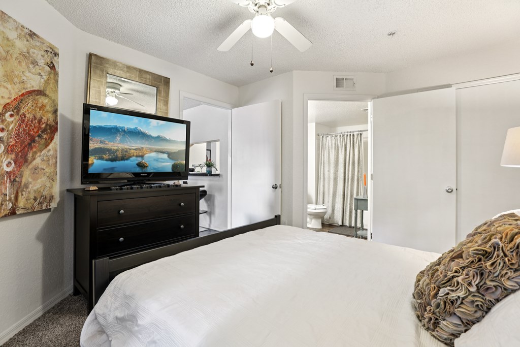 Bedroom With Ceiling Fan at University Park Apartments, Orlando, FL