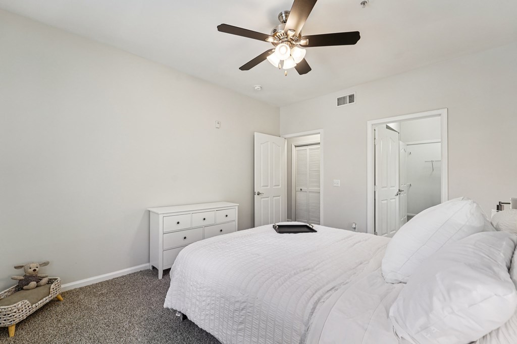 Comfortable Bedroom at Kingwood Glen, Kingwood