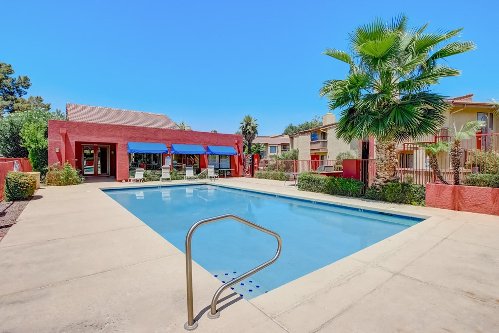 Outdoor Pool at Glen at Mesa Apartments, Mesa, Arizona 85201