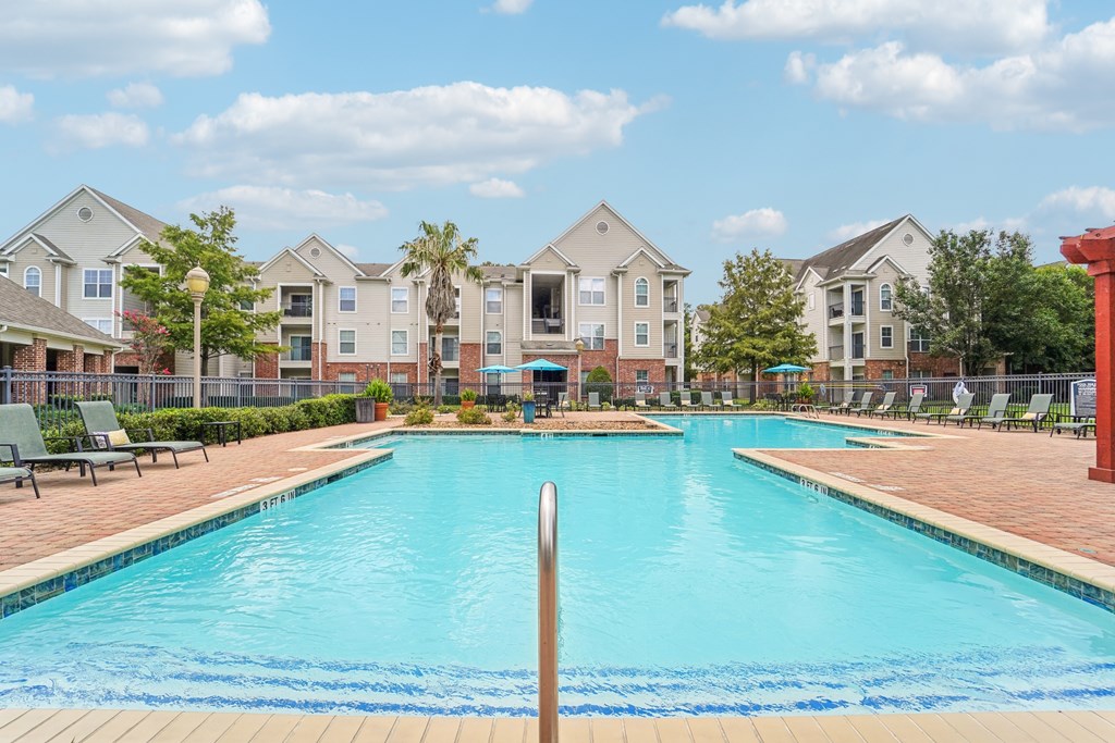 Large Pool View at Kingwood Glen, Kingwood