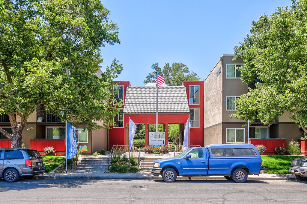 Leasing Office Exterior at Glen at Hidden Valley, Reno, 89509