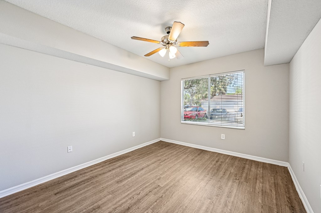 A room with a ceiling fan and a window with blinds. at Heritage Bay, Jensen Beach