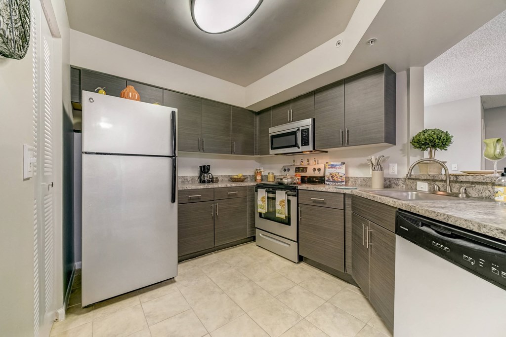 Fully Equipped Kitchen at Pembroke Pines Landings, Pembroke Pines