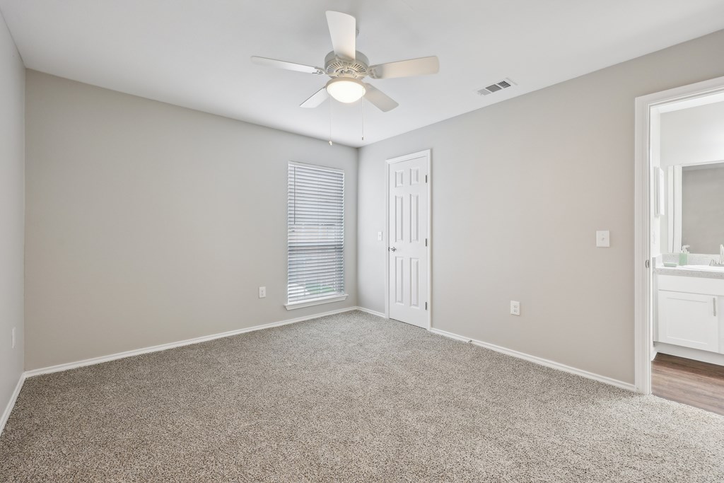 A room with a ceiling fan and carpeted floor at The Willows on Rosemeade, Dallas, TX 75287
