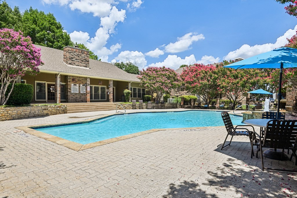 Sparkling Pool at The Glen, Lewisville, TX