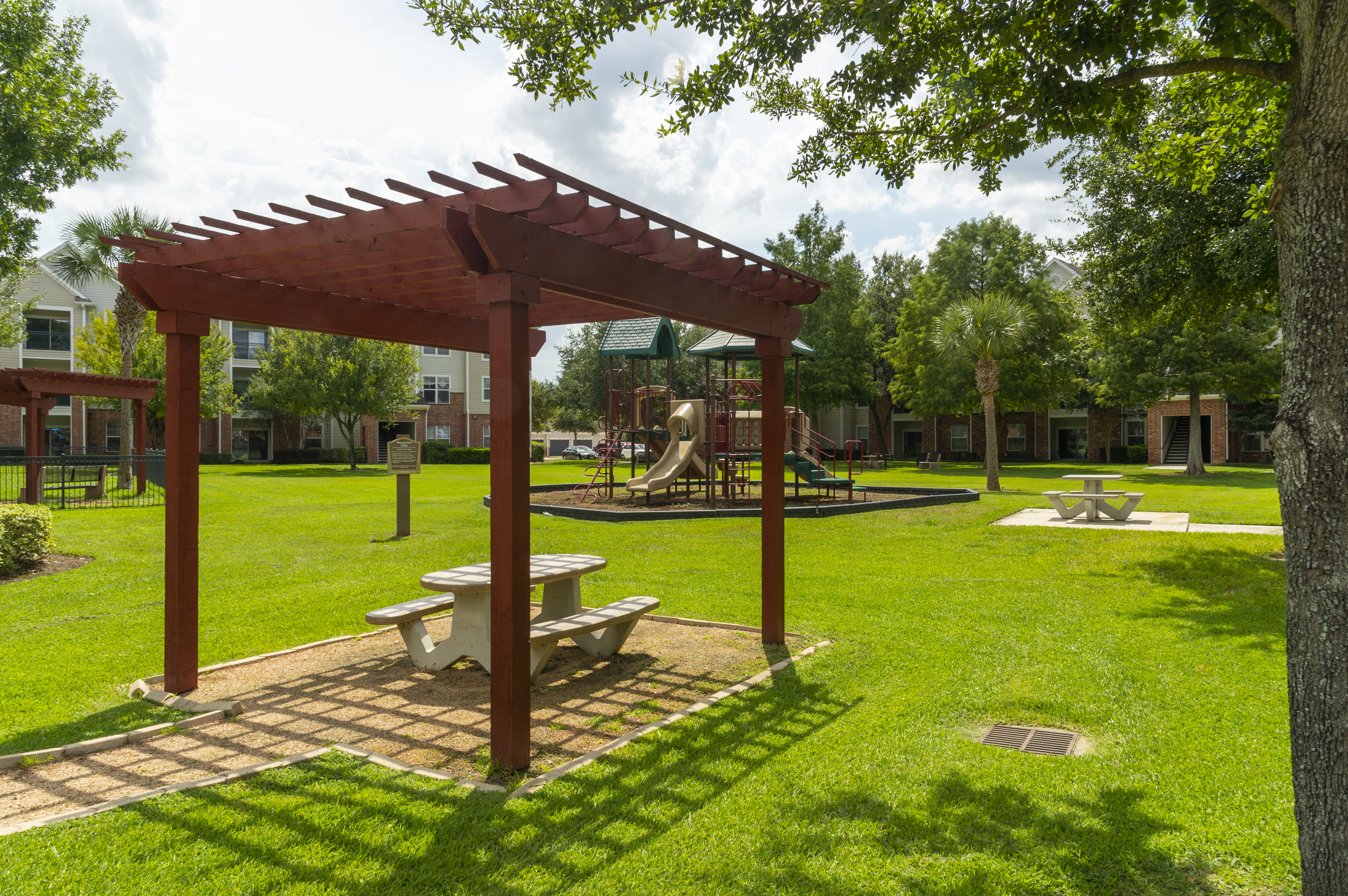 Kingwood Glen Apartments, 200 Northpines Drive, Kingwood