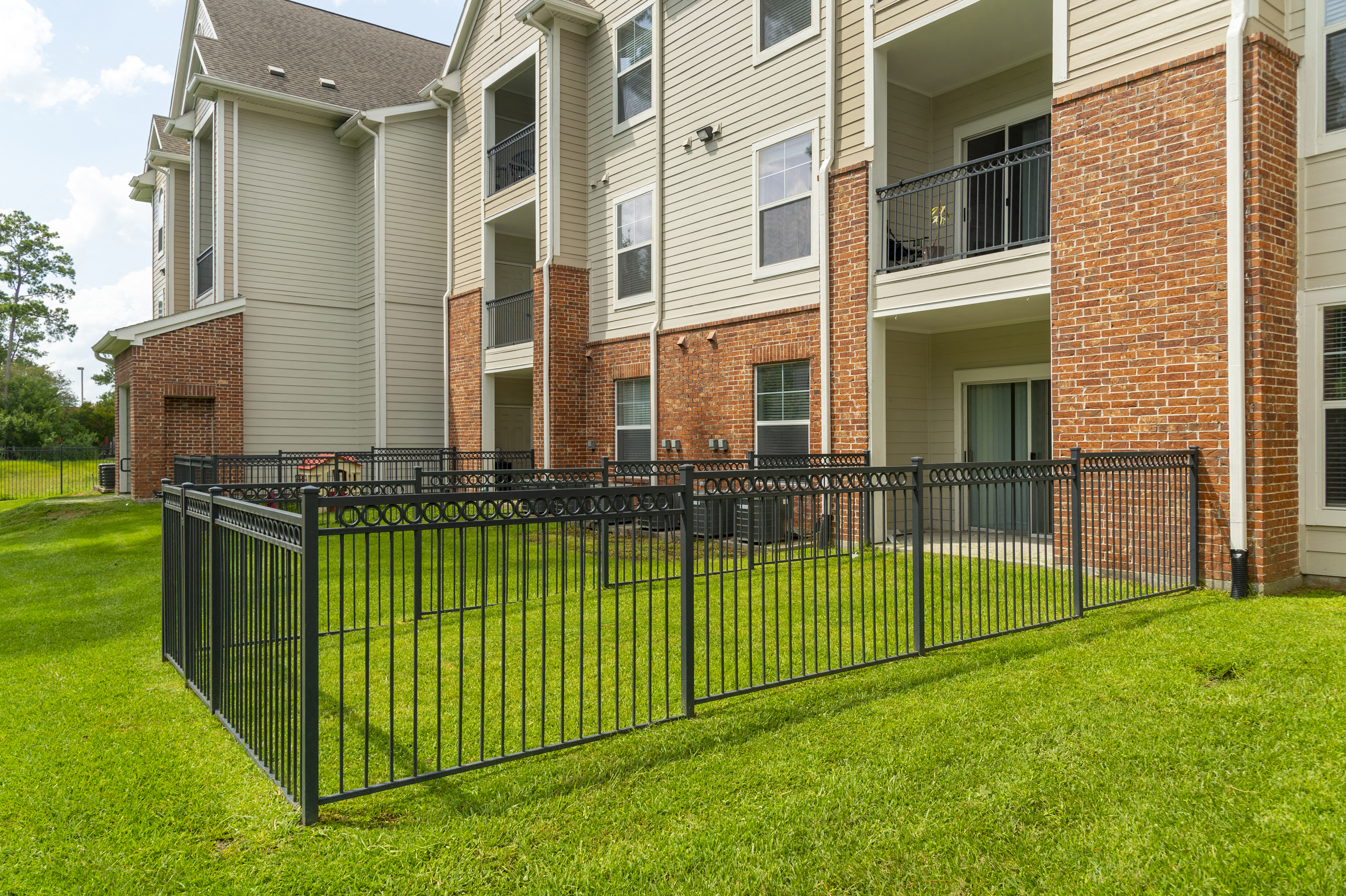 Kingwood Glen Apartments, 200 Northpines Drive, Kingwood