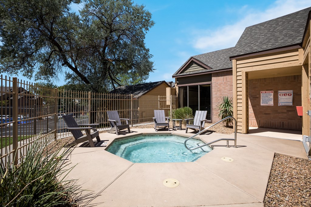 Outdoor Spa with seating area at Mountain Run Apartments, New Mexico, 87111