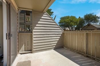 Patio at Mountain Run Apartments, Albuquerque, NM