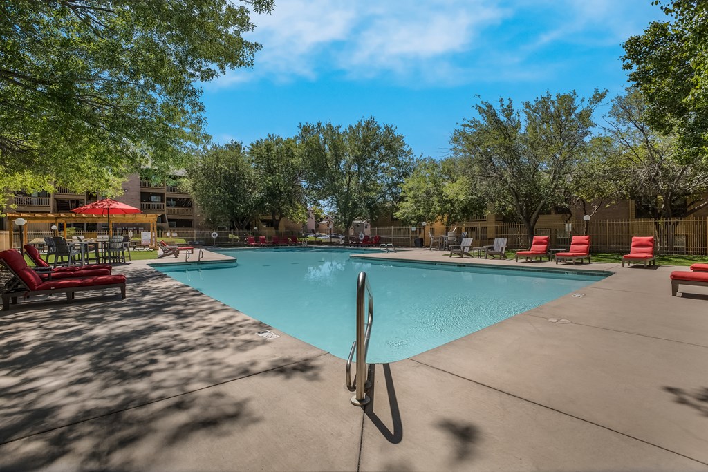 Swimming Pool With Relaxing Sundecks at Mountain Run Apartments, New Mexico