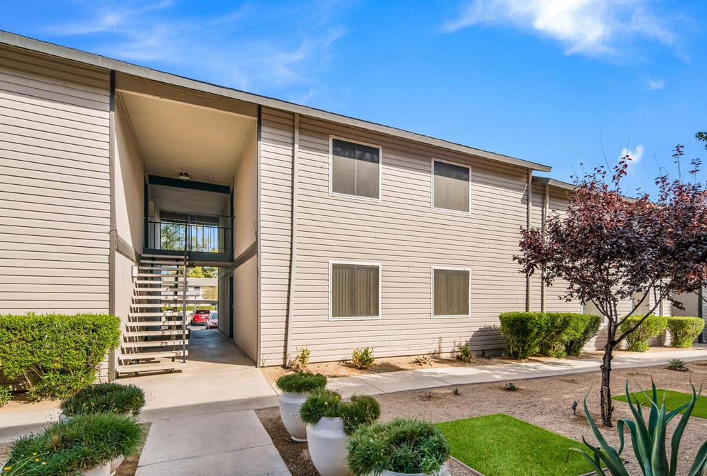 Apartment Exterior at 2900 Lux Apartment Homes, Nevada