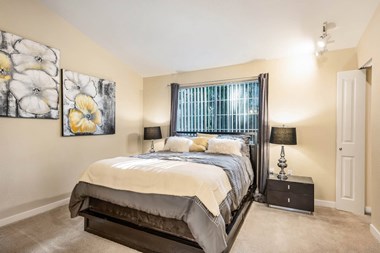 1300 SW Campus Drive 2-3 Beds Apartment for Rent - Photo Gallery 4