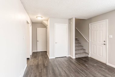 4215 E Pikes Peak Ave. 3 Beds Apartment for Rent - Photo Gallery 3