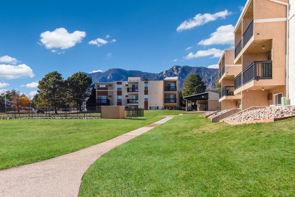 Lush Green Courtyard With Walking Paths at Broadmoor Springs, Colorado