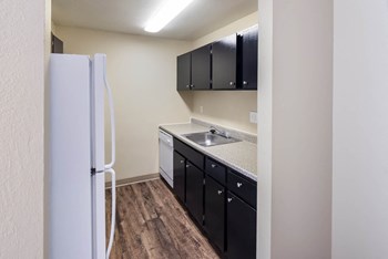 Fully Equipped Kitchen Fully Equipped Kitchen at Broadmoor Springs, Colorado Springs, CO, 80906 - Photo Gallery 4