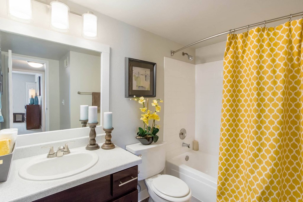 Full Bathroom at Deer Crest Apartments, Broomfield, CO