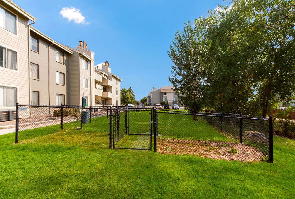Fenced On Site Dog Park at Deer Crest Apartments, Broomfield, 80020