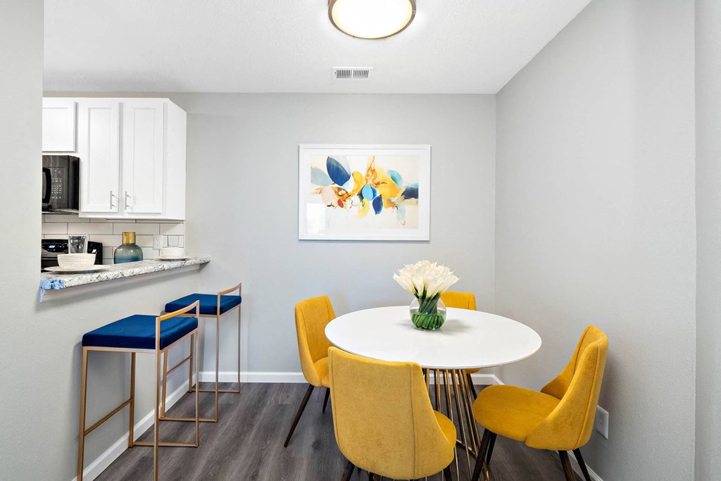 Dining Area at Glen at Bogey Hills, St. Charles, Missouri