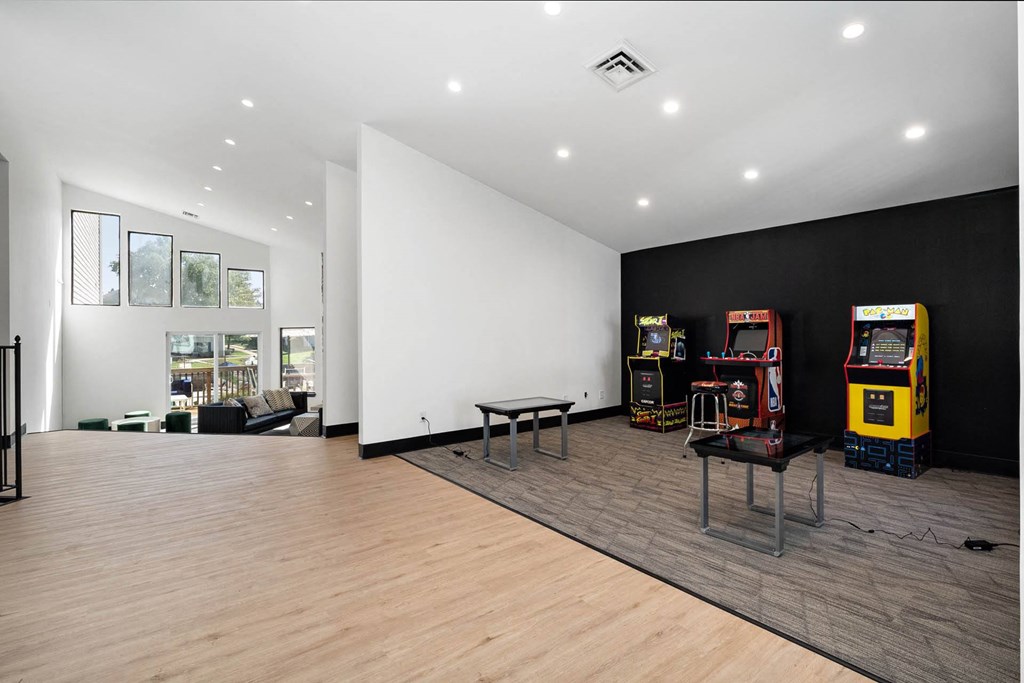 Clubhouse Game Room at Glen at Bogey Hills, Missouri