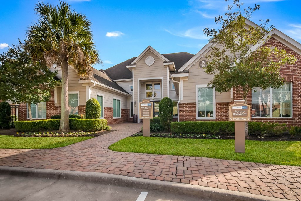 Clubhouse Exterior at Kingwood Glen, Kingwood