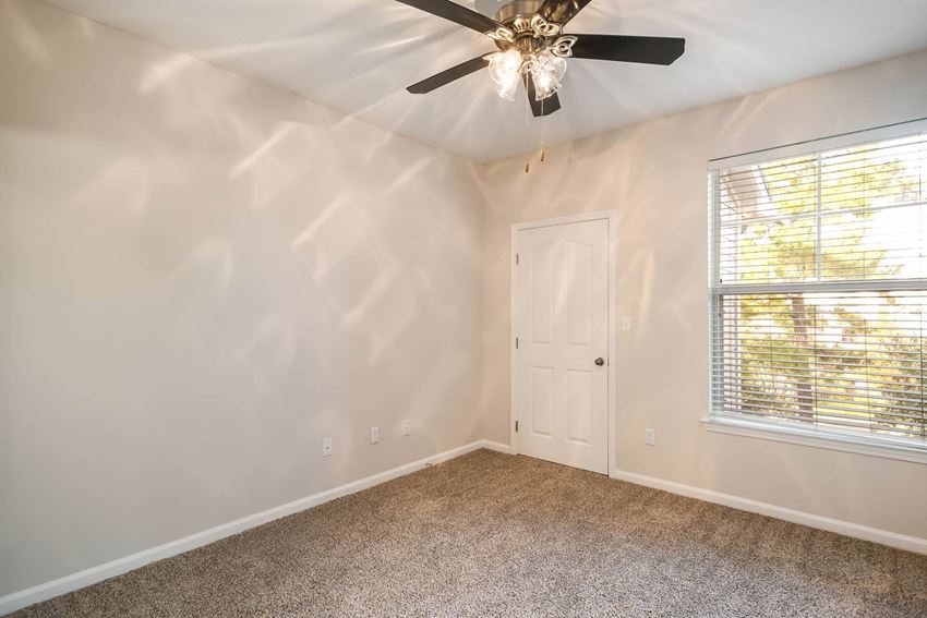 Unfurnished Bedroom Unfurnished Bedroom at Kingwood Glen, Texas