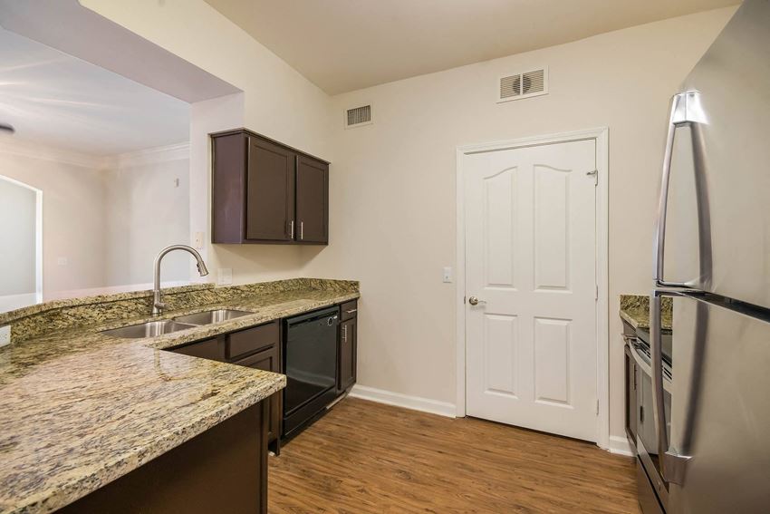 Fully Equipped Kitchen Fully Equipped Kitchen at Kingwood Glen, Kingwood, Texas