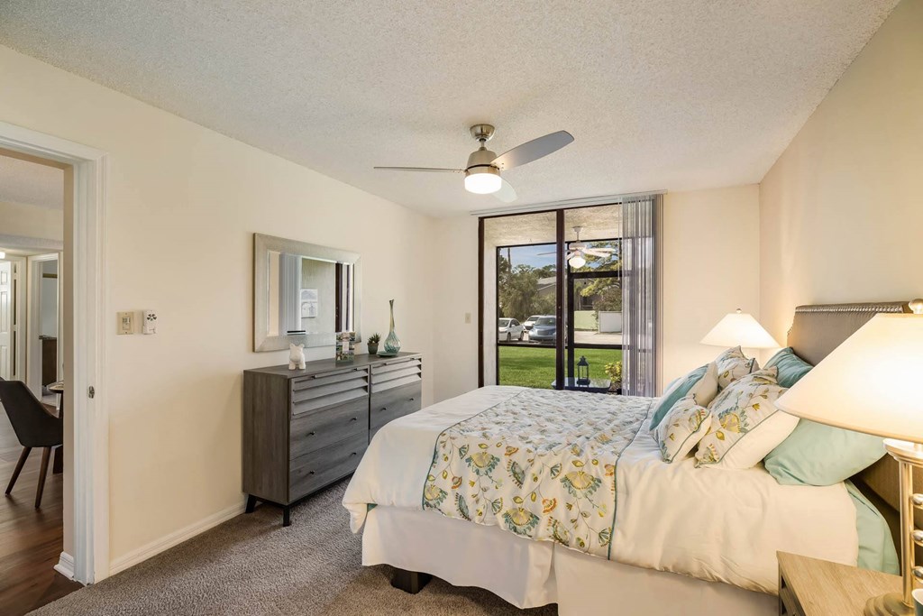 Carpeted Bedroom at Lakeside Glen Apartments, Melbourne, FL, 32904