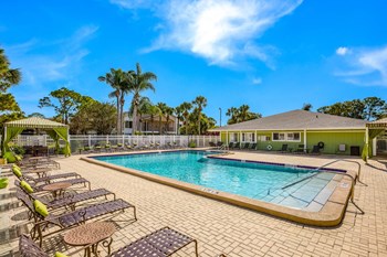 Swimming Pool Swimming Pool at Lakeside Glen Apartments, Melbourne, Florida - Photo Gallery 6