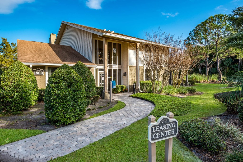 Leasing Office Building Exterior at Sanford Landing Apartments, Florida 32771
